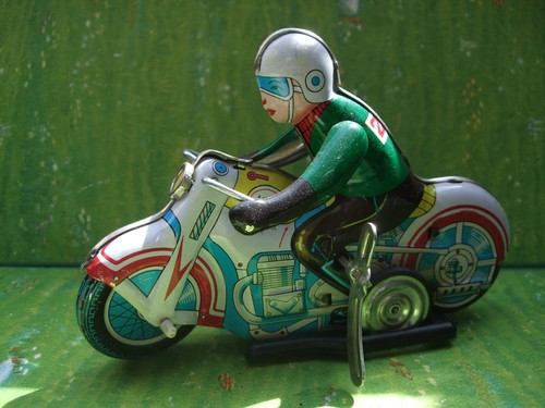 Motorrad mit uhrwerk länge - mit,