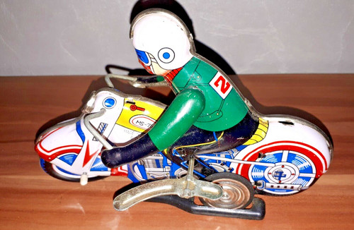 Motorradfahrer 702 - -,
