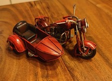 Motorrad mit Seitenwagen aus